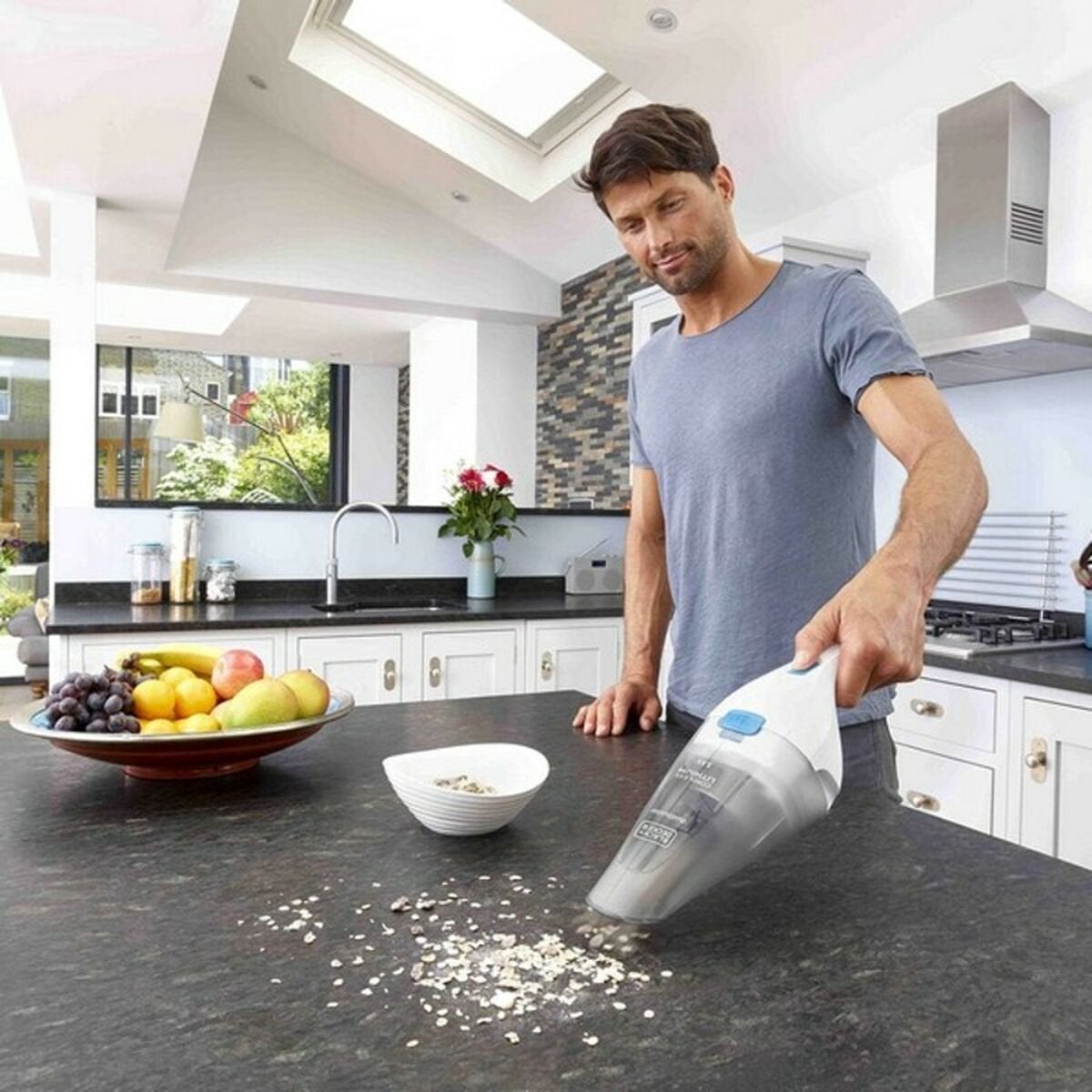 BLACK+DECKER NVC115JLEW-QW