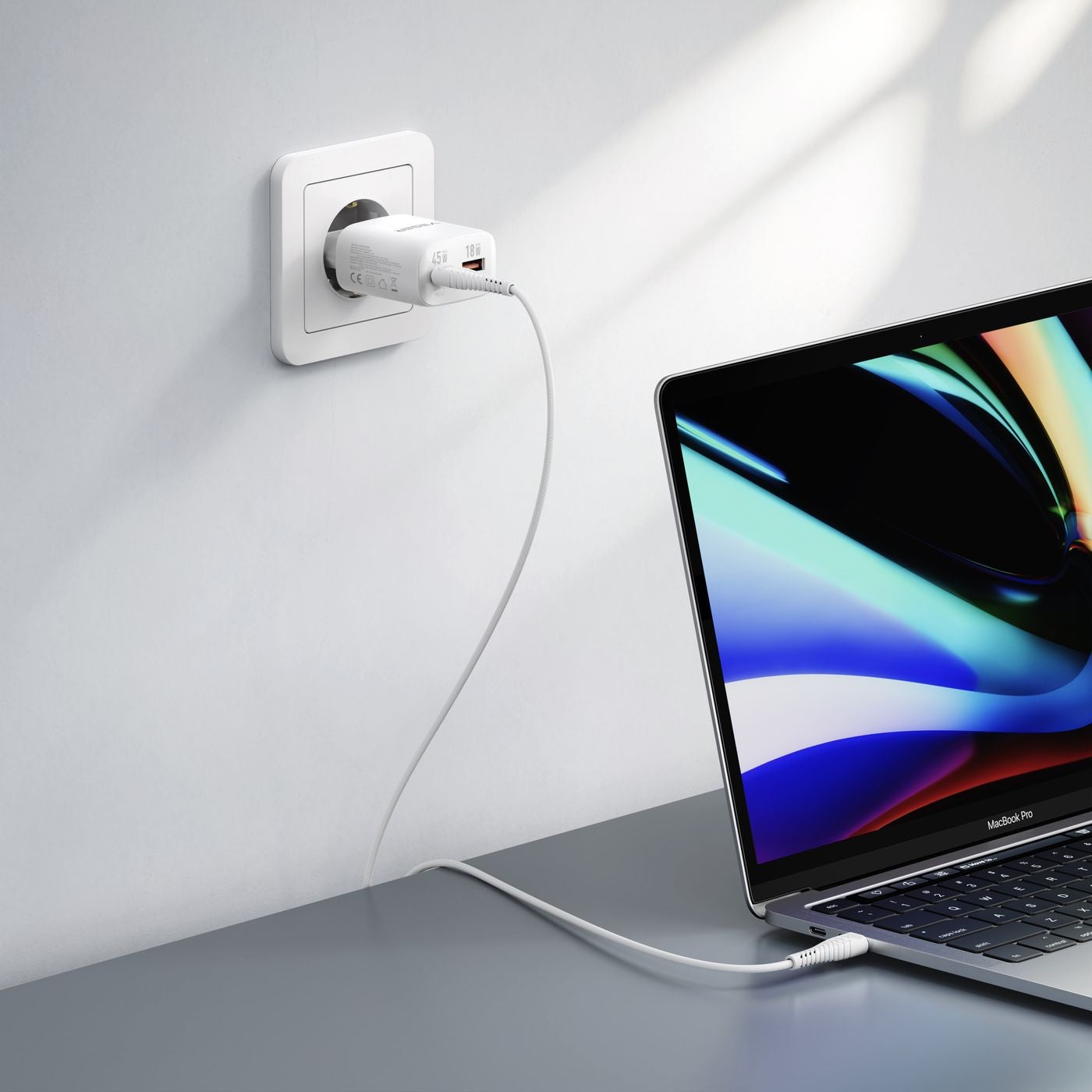 Veger snellader 45 Watt 2x USB Poort + USB-C Kabel 1,5m Nylon Wit